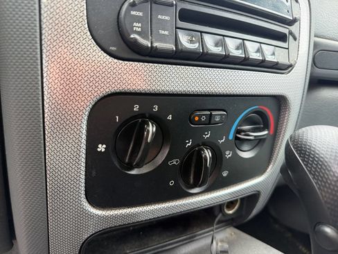 Used 2006 Jeep Liberty Sport AWD/4WD image 24