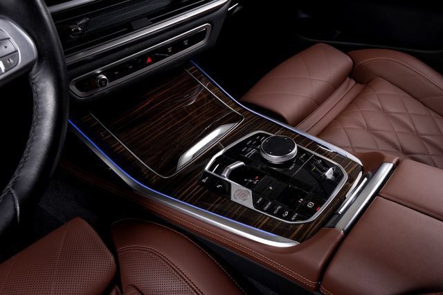 Used 2024 BMW X7 xDrive40i w/ Premium Package AWD/4WD image 32