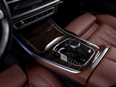 Used 2024 BMW X7 xDrive40i w/ Premium Package AWD/4WD image 32
