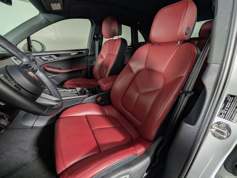 Certified 2023 Porsche Macan AWD/4WD image 5