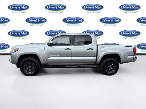 Used 2021 Toyota Tacoma SR5 w/ SR5 Appearance Package (SM) image 4