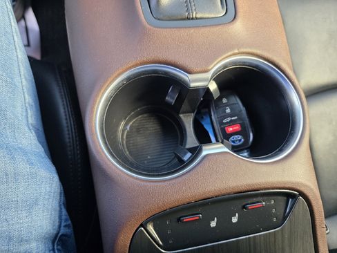 Used 2022 Toyota Venza XLE image 15