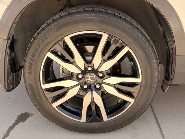 Used 2019 Honda Pilot Touring image 3