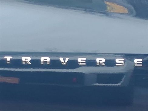 Used 2022 Chevrolet Traverse LS image 9