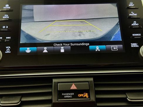 Used 2018 Honda Accord Touring image 16