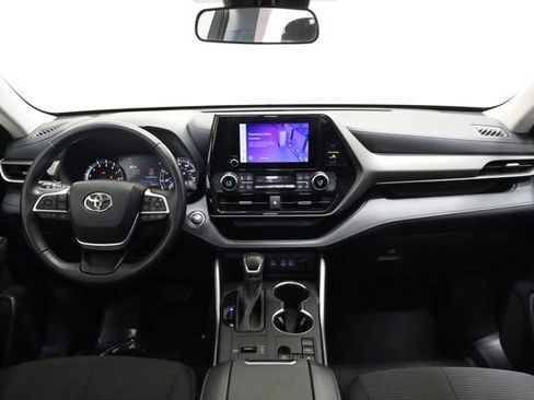 Used 2023 Toyota Highlander LE image 14