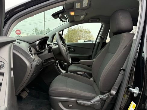 Used 2022 Chevrolet Trax LS w/ Tint and Cruise Package image 21