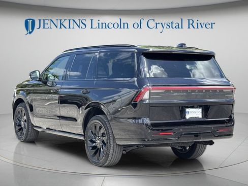 New 2026 Lincoln Navigator Reserve w/ Jet Appearance Package AWD/4WD image 7