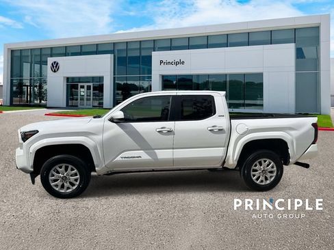 Used 2024 Toyota Tacoma SR5 AWD/4WD image 6