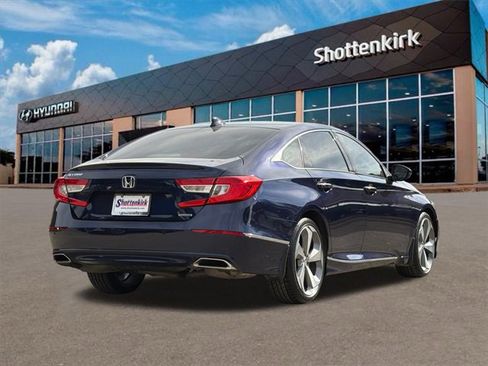 Used 2018 Honda Accord Touring image 5