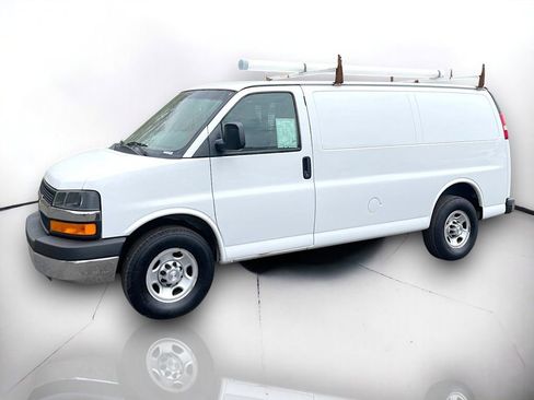Used 2015 Chevrolet Express 2500 w/ Chrome Appearance Package RWD image 2