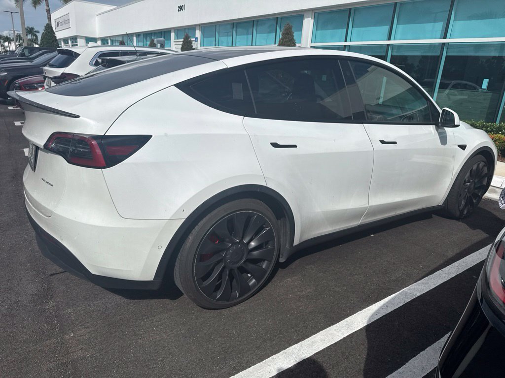Used 2022 Tesla Model Y Performance AWD/4WD image 9