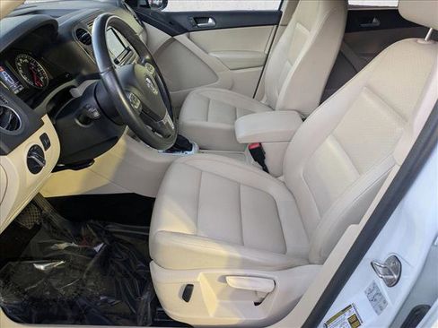 Used 2017 Volkswagen Tiguan S image 15