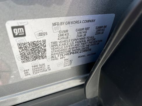 Used 2025 Chevrolet Trax LT w/ LT Convenience Package image 28