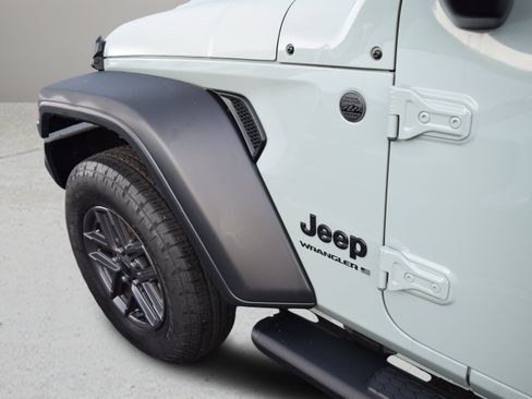 Used 2024 Jeep Wrangler Sport AWD/4WD image 8