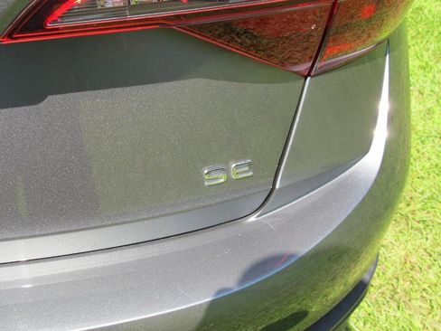 Used 2022 Volkswagen Jetta SE image 13