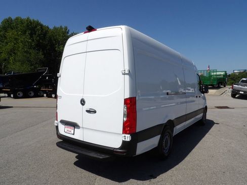Used 2023 Mercedes-Benz Sprinter 2500 image 7