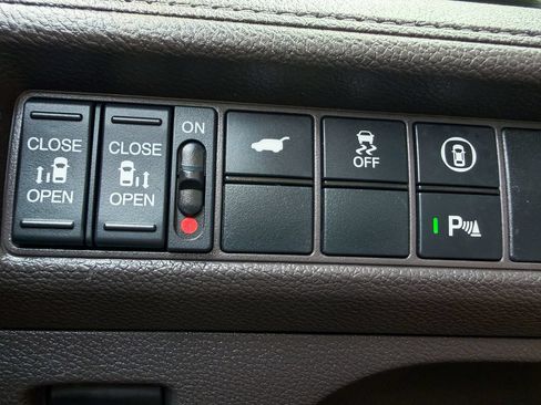 Used 2023 Honda Odyssey Touring image 23