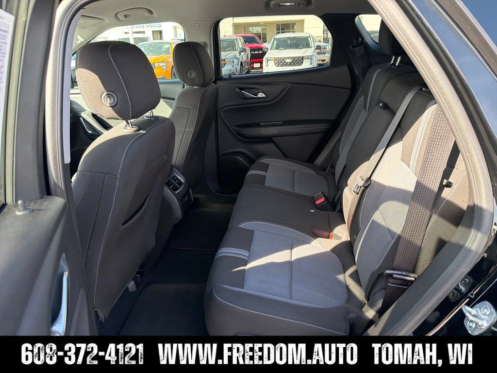 Used 2025 Chevrolet Blazer LT AWD/4WD image 24