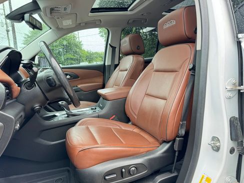Used 2020 Chevrolet Traverse High Country FWD image 30