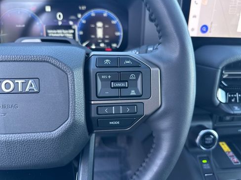 Used 2025 Toyota Land Cruiser image 20