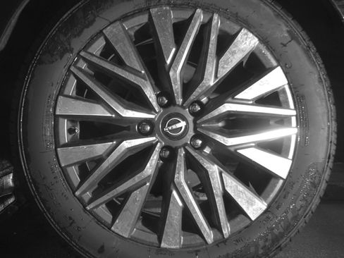 Used 2025 Nissan Altima 2.5 SV FWD image 17