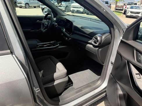 Used 2025 Chevrolet Equinox LT AWD/4WD image 14
