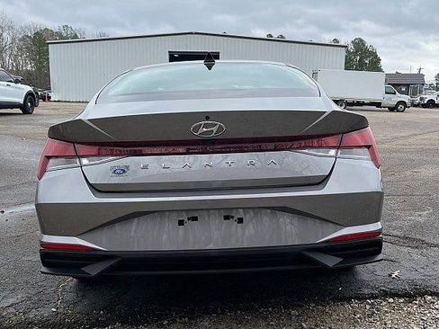 Used 2023 Hyundai Elantra SEL w/ Convenience Package FWD image 6