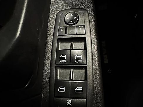 Used 2014 RAM 1500 Express RWD image 25