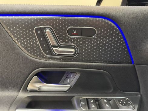 Certified 2025 Mercedes-Benz GLB 250 image 22