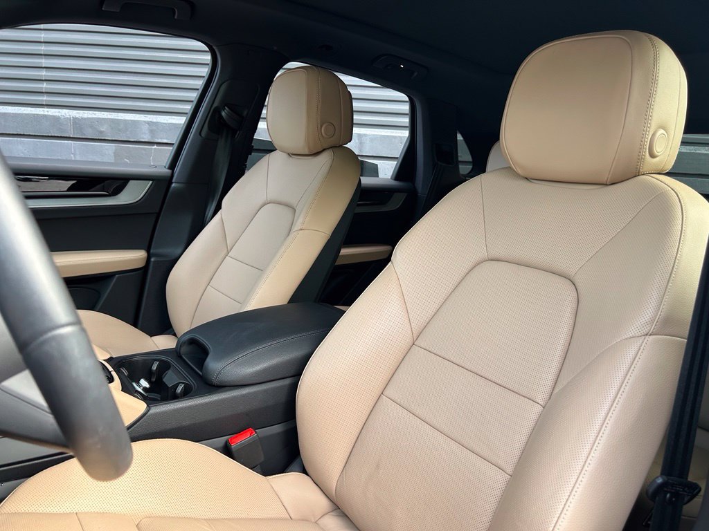 Certified 2026 Porsche Cayenne AWD/4WD image 5