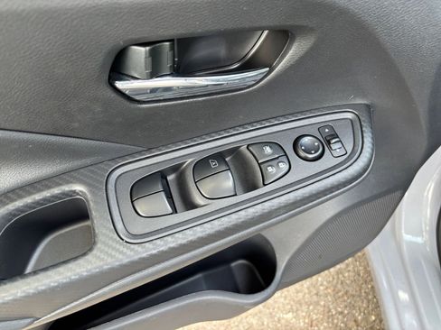Used 2025 Nissan Versa SV FWD image 18