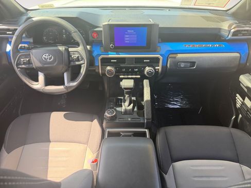 Certified 2025 Toyota Tacoma TRD Off-Road AWD/4WD image 10
