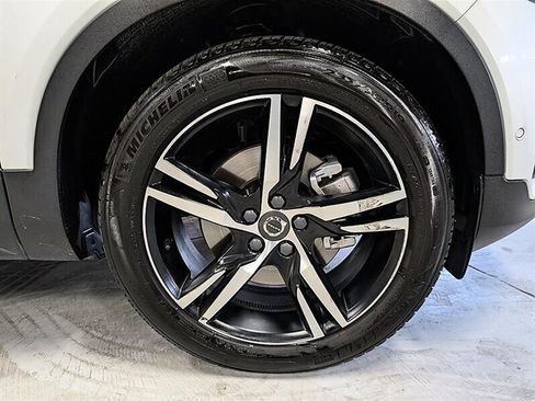 Used 2019 Volvo XC40 T5 R-Design AWD/4WD image 12