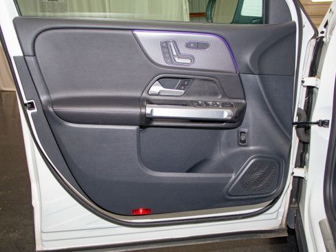 Used 2022 Mercedes-Benz GLB 250 GLB 250 image 18