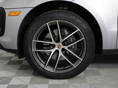 Used 2025 Porsche Macan image 30