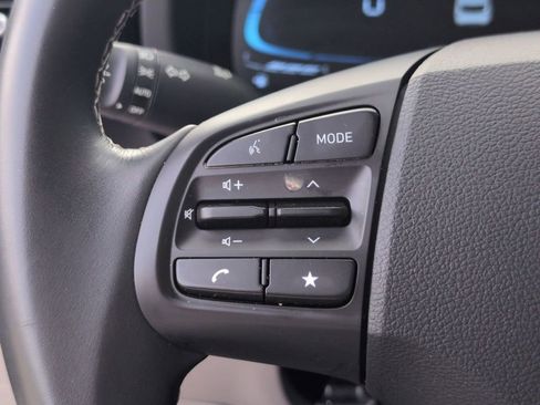 Used 2025 Hyundai Venue SEL FWD image 20