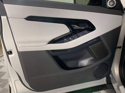 Used 2025 Land Rover Range Rover Evoque S image 12