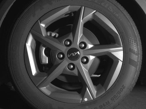 Used 2025 Kia K4 LXS image 12