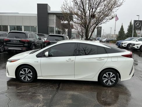 Used 2018 Toyota Prius Prime Advanced image 6