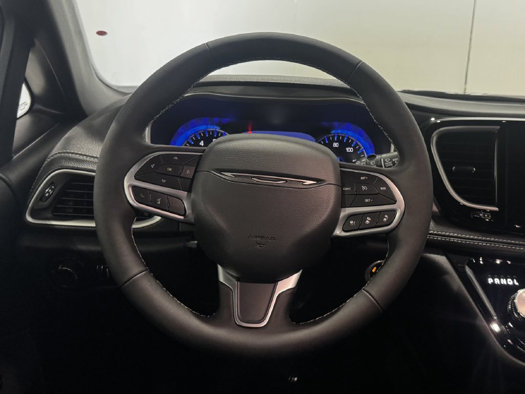 New 2027 Chrysler Pacifica Select w/ Family Tech Group AWD/4WD image 4