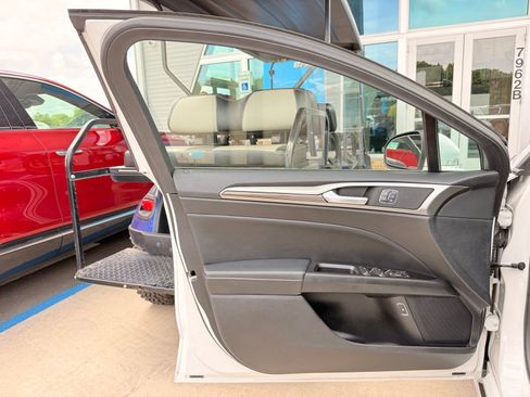 Used 2018 Ford Fusion SE w/ Equipment Group 602A FWD image 13