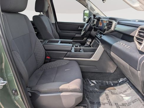 Used 2022 Toyota Tundra SR5 w/ SR5 Convenience Package AWD/4WD image 11