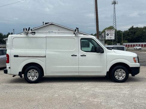 Used 2017 Nissan NV 2500 SV w/ Technology Package RWD image 2