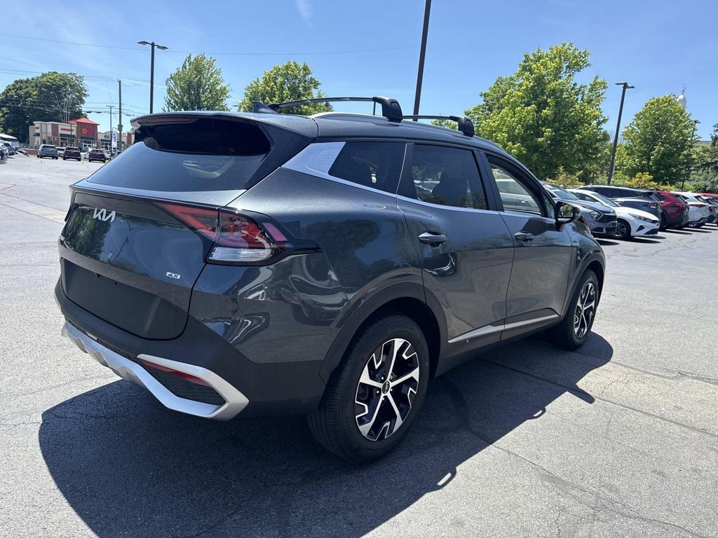 Used 2024 Kia Sportage EX AWD/4WD image 8