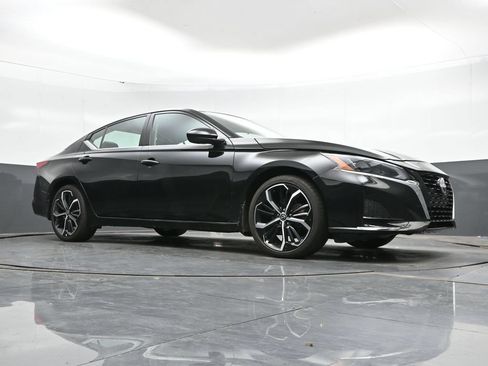 Used 2025 Nissan Altima 2.5 SR w/ SR Premium Package FWD image 42