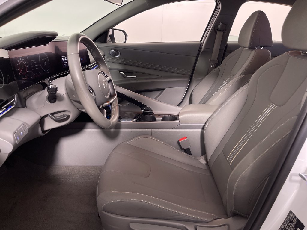 Certified 2025 Hyundai Elantra SEL FWD image 13