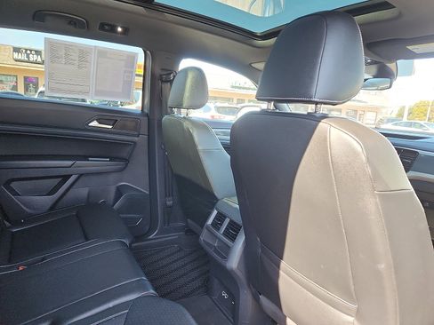 Used 2020 Volkswagen Atlas Cross Sport SEL image 29