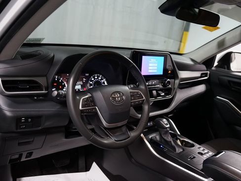 Certified 2024 Toyota Highlander LE image 11