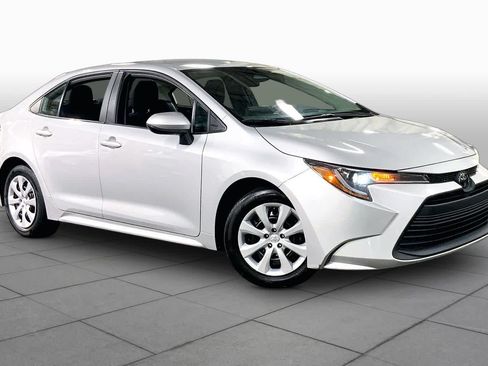 Used 2024 Toyota Corolla LE FWD image 3